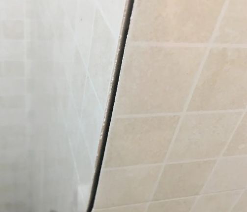 贡井瓷砖空鼓维修公司分享阳台瓷砖脱落的修复过程可以分为以下几个步骤