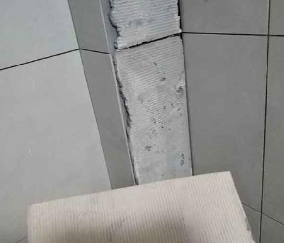 贡井瓷砖空鼓维修公司分享下厨房瓷砖脱落的补救措施。